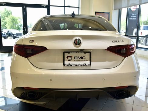 Used 2023 Alfa Romeo Giulia Veloce AWD/4WD image 5
