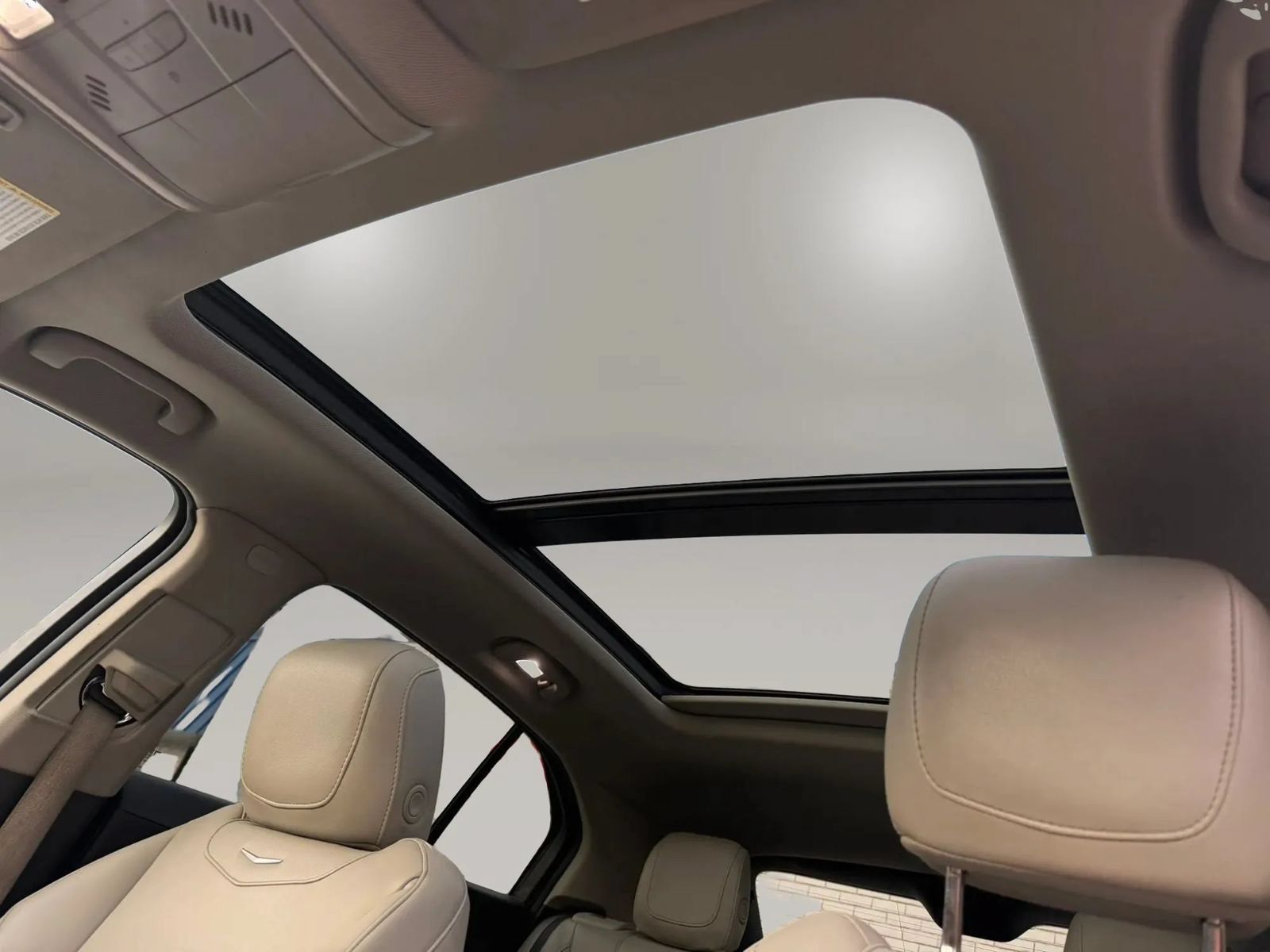 Used 2023 Cadillac XT4 Luxury w/ Cold Weather Package FWD image 35