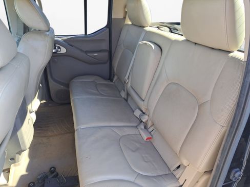 Used 2011 Nissan Frontier SL image 14