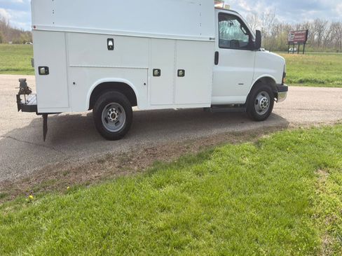 Used 2018 GMC Savana 3500 w/ Power Convenience Package RWD image 6
