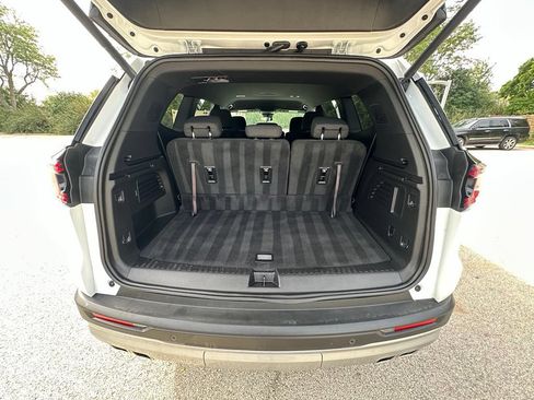 Used 2025 GMC Acadia Elevation AWD/4WD image 17