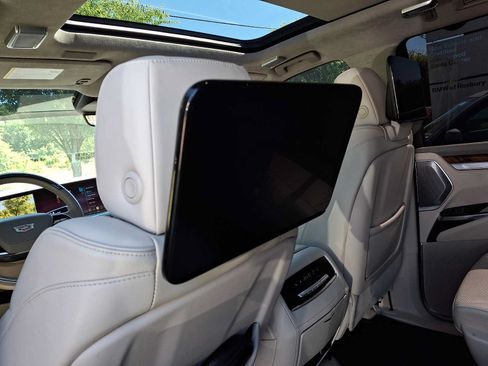 Used 2025 Cadillac Escalade Sport Platinum w/ LPO, Floor Liner Package AWD/4WD image 11