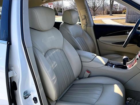 Certified 2017 INFINITI QX50 AWD w/ Premium Plus Package image 28