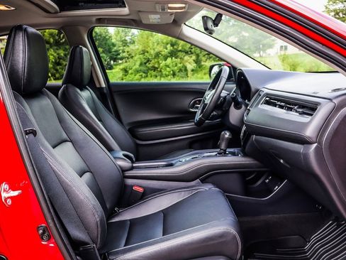 Used 2020 Honda HR-V Touring image 23