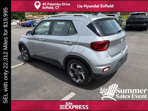Used 2025 Hyundai Venue SEL FWD image 5