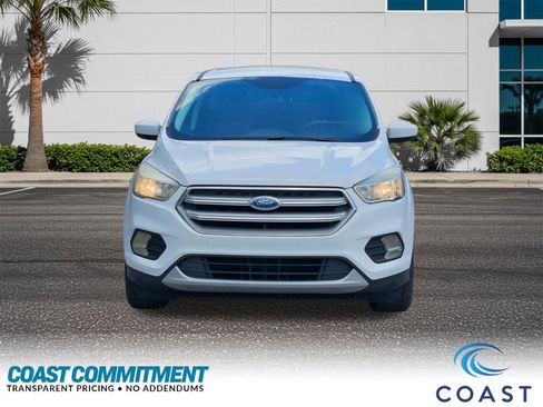 Used 2017 Ford Escape SE FWD image 2