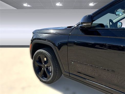 New 2025 Jeep Grand Cherokee L Limited w/ Luxury Tech Group II image 25