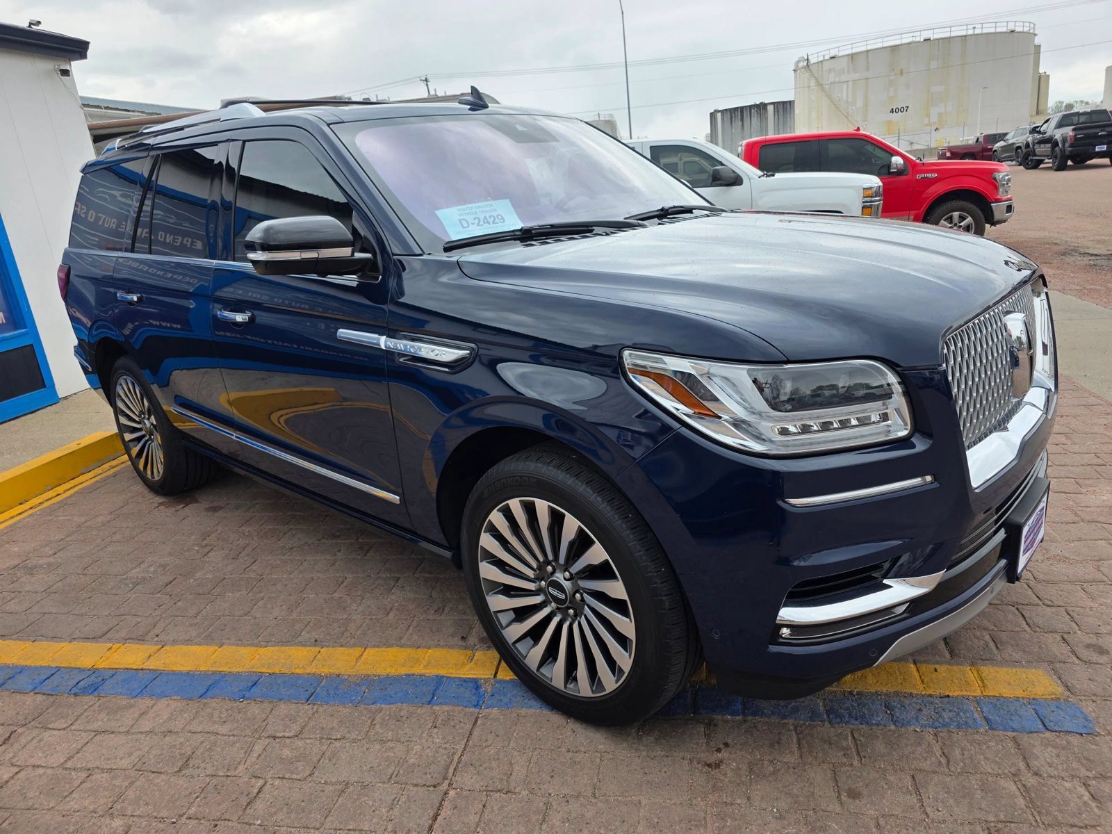 Used 2018 Lincoln Navigator Reserve w/ Technology Package AWD/4WD image 3