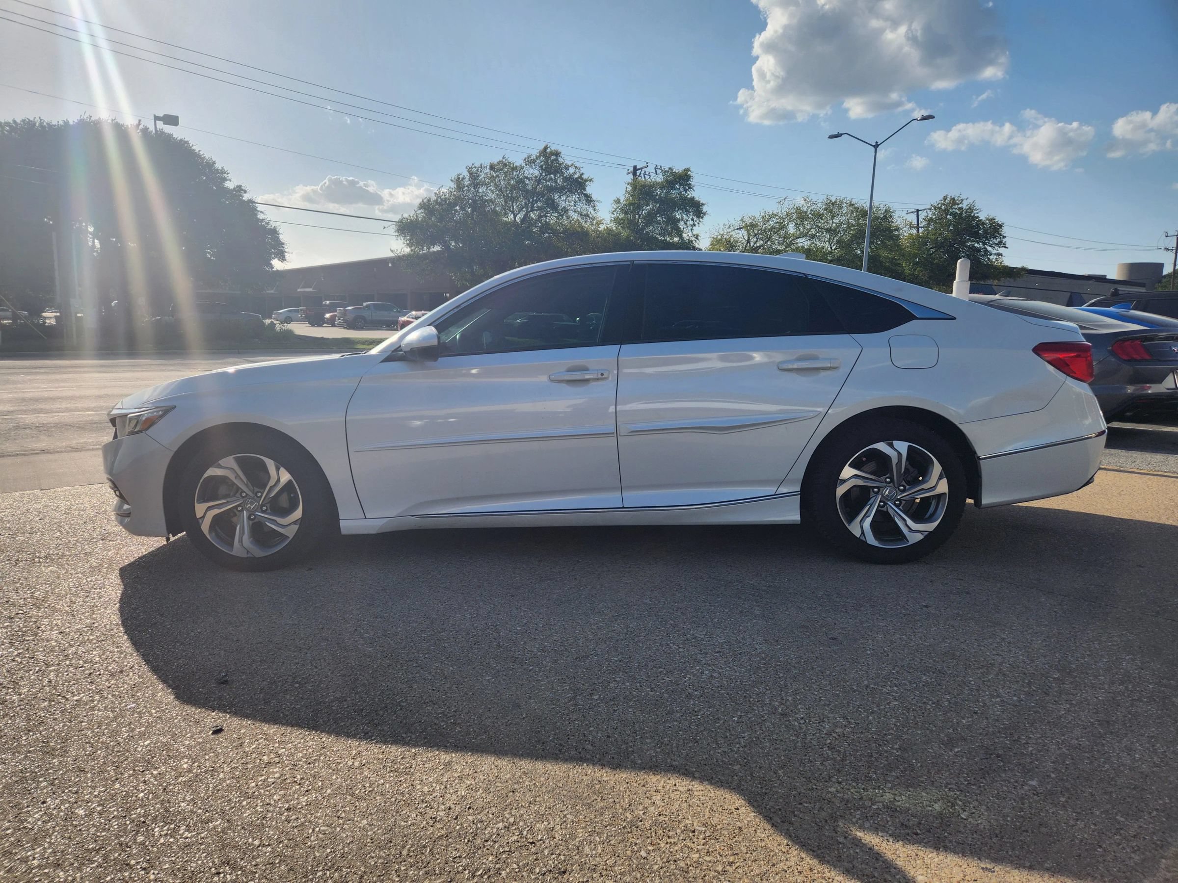 Used 2018 Honda Accord EX-L image 2