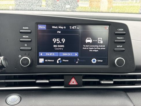 Used 2022 Hyundai Elantra SEL FWD image 9