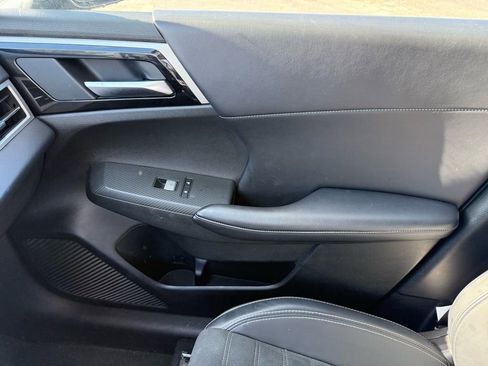 Used 2024 Mitsubishi Outlander SE image 30