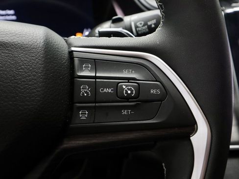 Used 2024 Jeep Grand Cherokee Limited w/ Luxury Tech Group II image 30