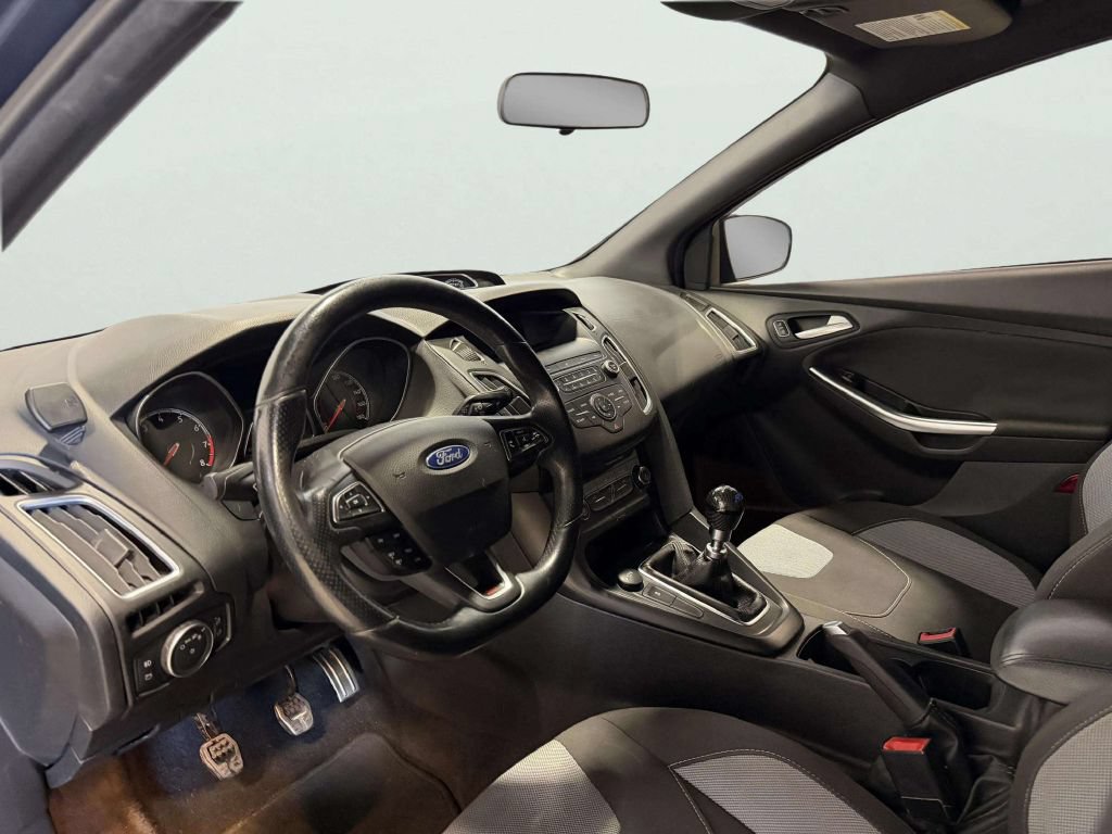 Used 2018 Ford Focus ST FWD image 15