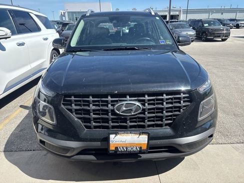 Used 2020 Hyundai Venue SEL w/ Convenience Package FWD image 2