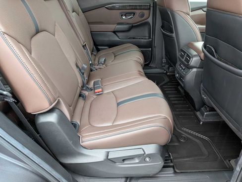 Certified 2025 Honda Pilot Elite image 18