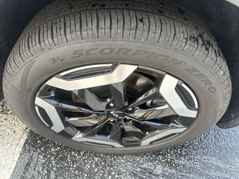Used 2025 Kia Telluride S AWD/4WD image 3
