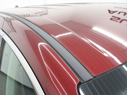 Used 2023 Chrysler Pacifica Touring-L AWD/4WD image 4