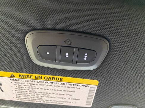 New 2025 Chrysler Pacifica Select image 40