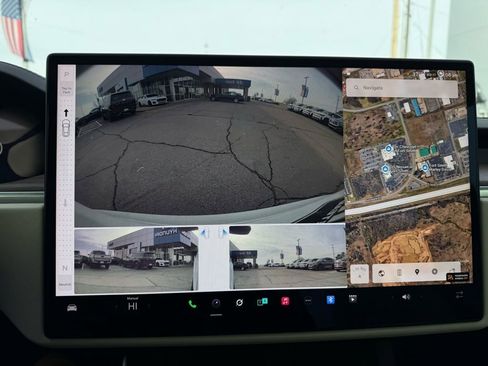 Used 2022 Tesla Model S image 18