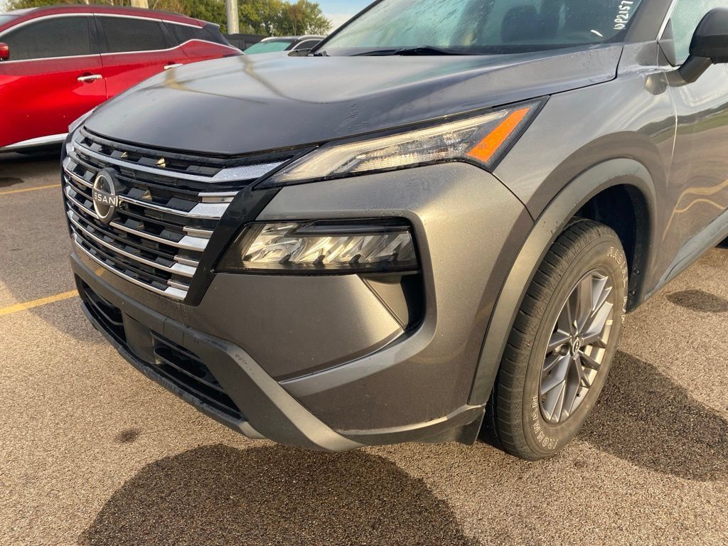 Used 2024 Nissan Rogue S AWD/4WD image 19