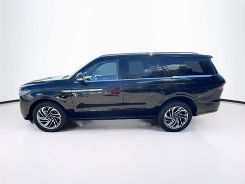 Used 2025 Lincoln Navigator Reserve image 2