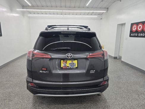 Used 2018 Toyota RAV4 XLE AWD/4WD image 5