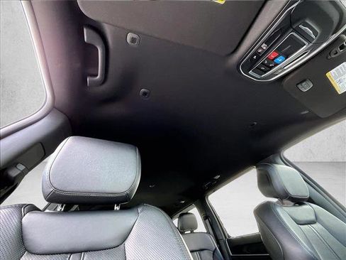 Used 2024 Jeep Wagoneer 2WD image 17