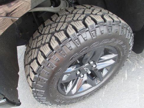 Used 2020 Chevrolet Silverado 1500 LT Trail Boss AWD/4WD image 15