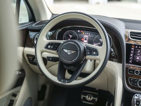 Used 2021 Bentley Bentayga AWD/4WD image 49