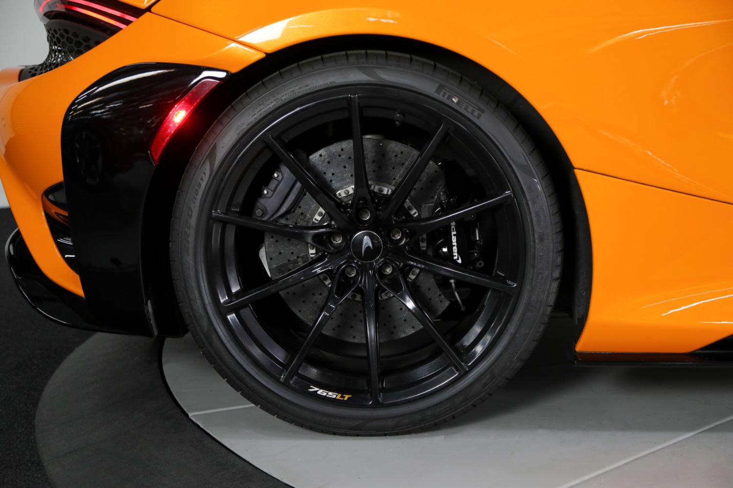 Used 2021 McLaren 765LT RWD image 31