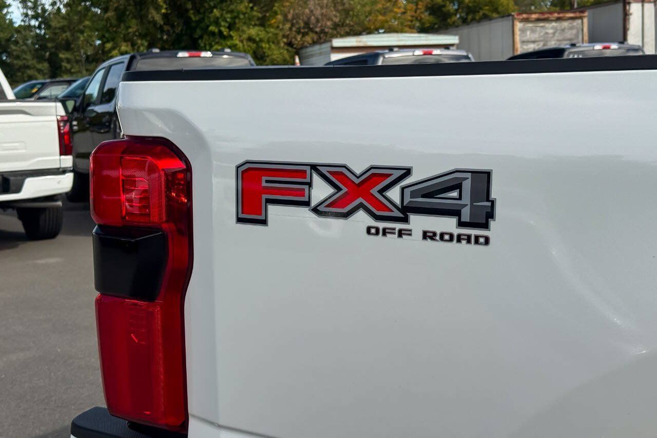 Used 2024 Ford F250 Platinum w/ FX4 Off-Road Package AWD/4WD image 21