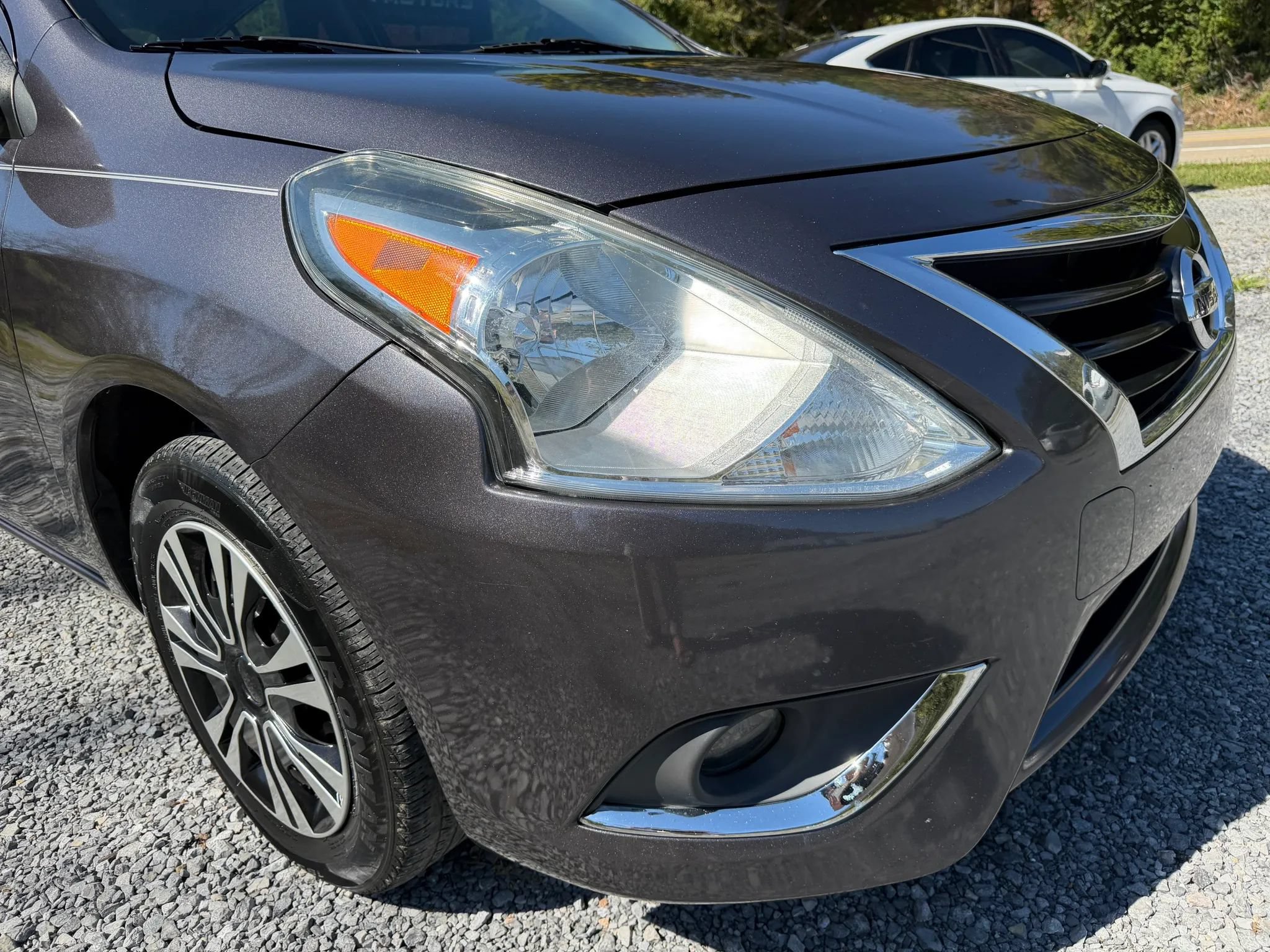 Used 2015 Nissan Versa SV FWD image 12