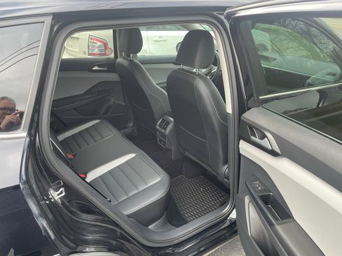 Used 2022 Volkswagen Taos SEL image 7