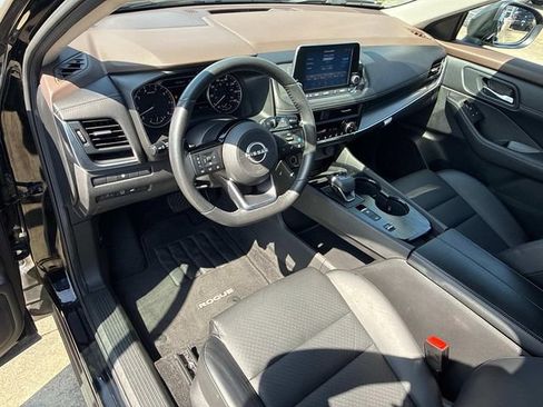 Used 2023 Nissan Rogue SV w/ SV Premium B Package FWD image 23