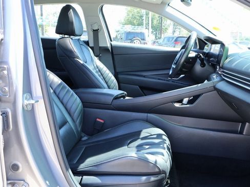 Used 2024 Hyundai Elantra Limited image 8