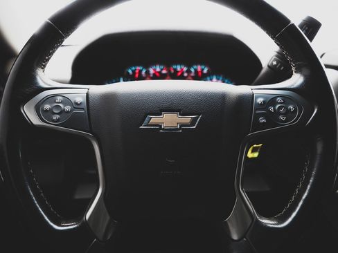 Used 2018 Chevrolet Suburban LT image 13