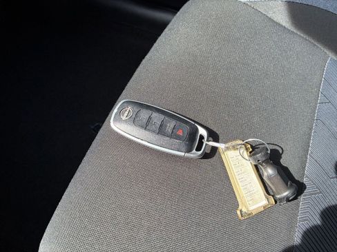 Used 2025 Nissan Versa SV image 21