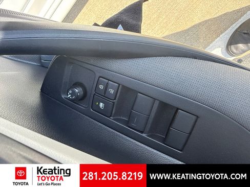 Used 2022 Toyota Corolla LE FWD image 16