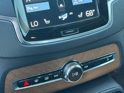 Used 2021 Volvo XC90 T8 Inscription Expression w/ Climate Package image 23