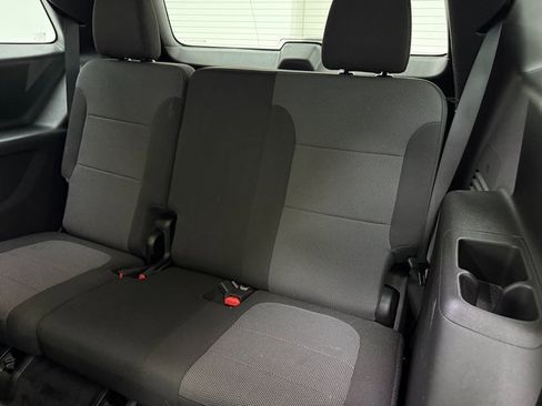 Used 2023 Chevrolet Traverse LT image 35