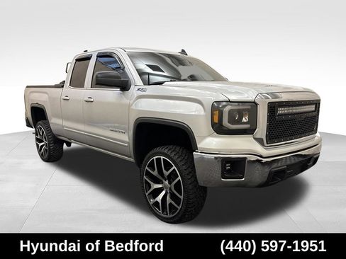 Used 2015 GMC Sierra 1500 SLE w/ SLE Value Package AWD/4WD image 3