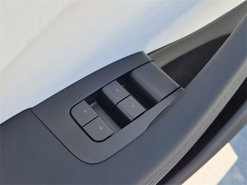 Used 2025 Tesla Model 3 Performance image 23