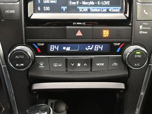 Used 2016 Toyota Camry XLE image 22