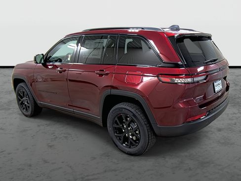New 2025 Jeep Grand Cherokee Altitude image 2