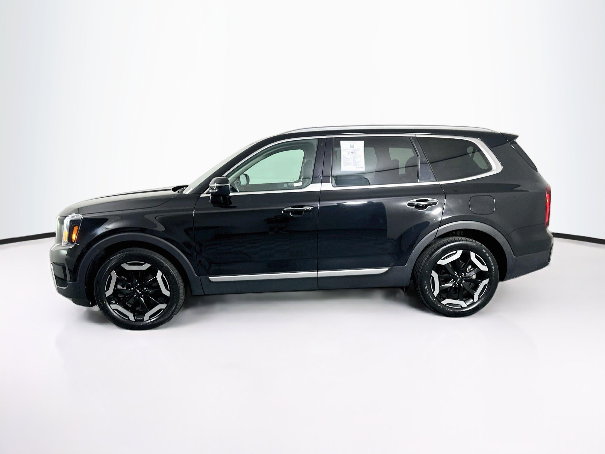 Used 2025 Kia Telluride S FWD image 4