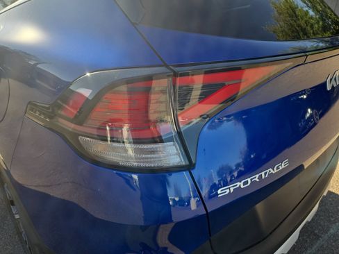 Used 2025 Kia Sportage EX FWD image 19