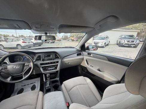 Used 2017 Hyundai Sonata SE w/ Cargo Package image 22