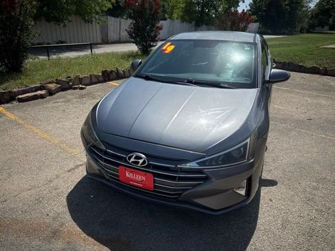 Used 2019 Hyundai Elantra SE w/ Cargo Package FWD image 13