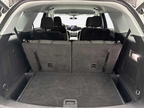 Used 2023 Ford Explorer XLT image 19