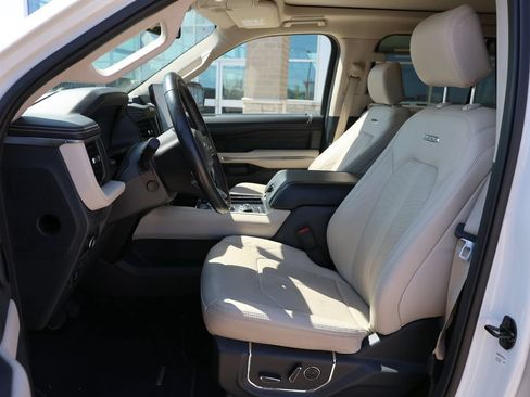 Used 2024 Ford Expedition Max Platinum AWD/4WD image 9